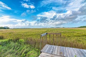 Property grounds - 30 Knots enjoys access to the neighborhood (Bald Head Island)