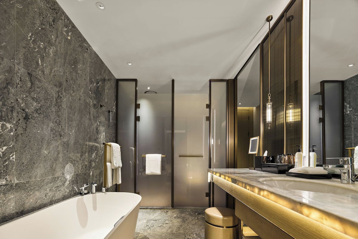 Basic Single Room, Balcony, Garden View