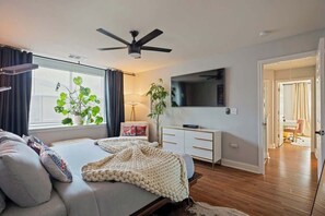 3 bedrooms, iron/ironing board, WiFi, bed sheets - Bohemian Bolthole: Live like a Native Austinite (Austin)