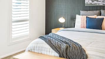 5 bedrooms, iron/ironing board, free WiFi, bed sheets