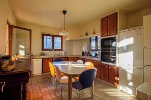 Microwave, oven, stovetop, dishwasher - Villa near Vence (Vence)