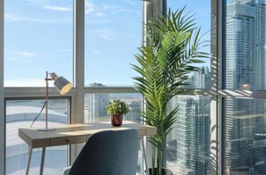 In-room business centre - Metropolitan Marvel (Toronto)