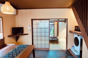 Unclassified image, 3 of 42, button - Yubikan, Japanese style 80 sq.m. with terrace and garden|3 min. walk from Tanabe station on the Osaka Tanimachi line|5 min. direct access to Tennoji shopping area. (大阪市)