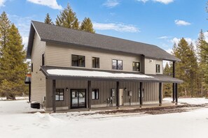 Exterior - The Wolf Den | New 2026 | Hot Tub | Sleeps 16 (Island Park)