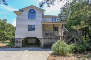 Exterior - HappyTauk - 4 BR Home Near Beach w/Private Pool - Dogs Allowed (Southern Shores)