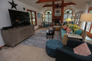 TV - One Particular Harbour - 5 BR Single Level Ranch, Private Pool, Canalfront (Southern Shores)