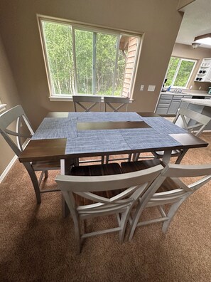 Dining - Charming 3-bedroom house in Wasilla perfect for your getaway (Wasilla)