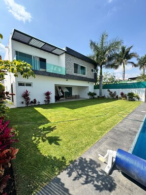 Property grounds - VACATION FAMILY HOME, MODERN HIMALAYA II (Fraccionamiento Lomas de Cocoyoc)