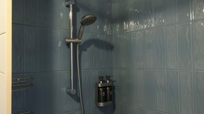Shower, hair dryer, towels, soap - Charming AFrame Aqua villa with mointain view in Almaty (Besqaynar)
