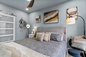 4 bedrooms, iron/ironing board, WiFi, bed sheets - Modern Escape in Downtown Tulsa: Sleeps 12 (Tulsa)