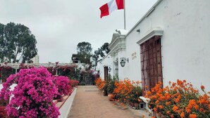 A building with a flag, a white facade, and a sign that reads "Museo Larco". - Digital Nomad, Expat and Foreign Student Haven! (Pueblo Libre)