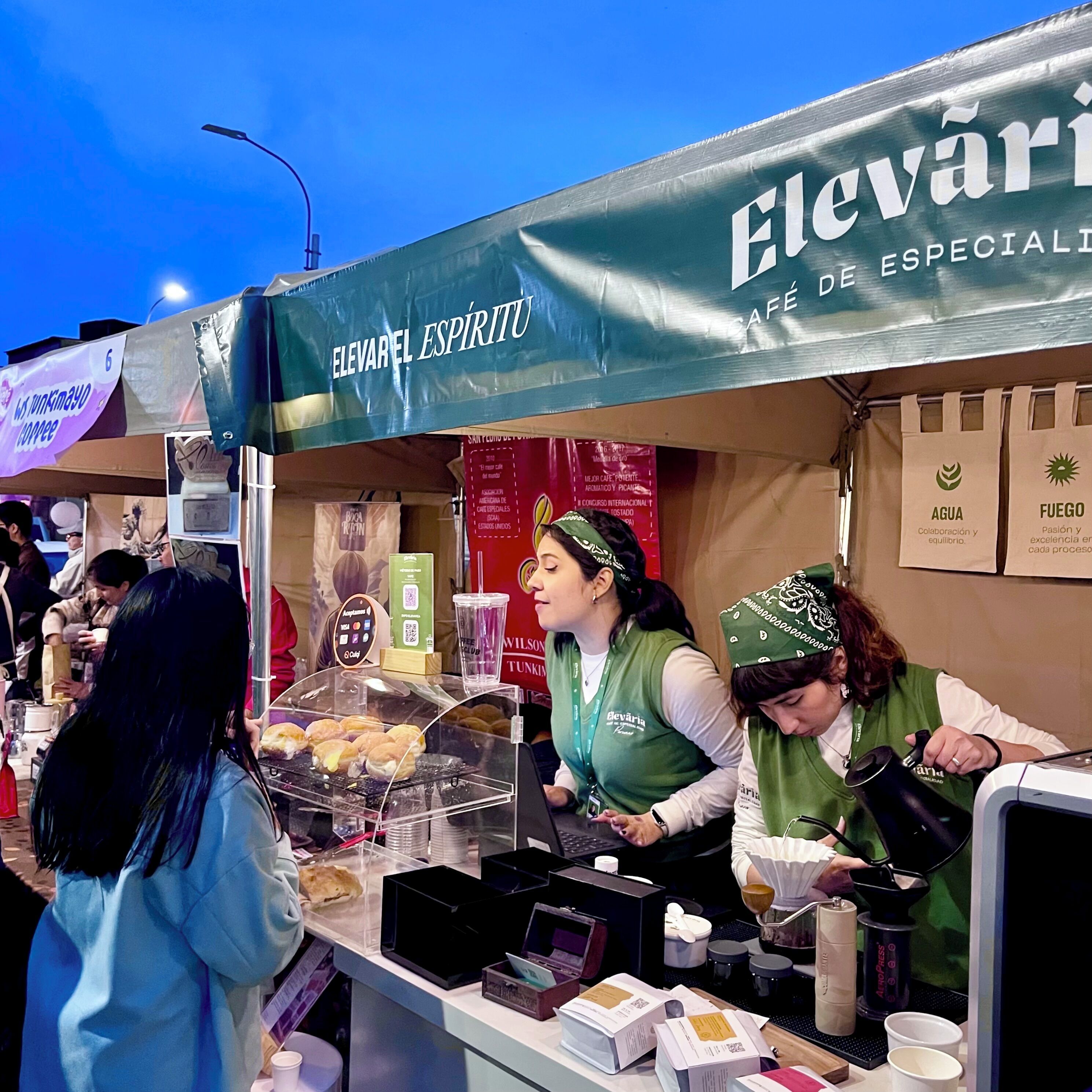 تناول الطعام بالخارج