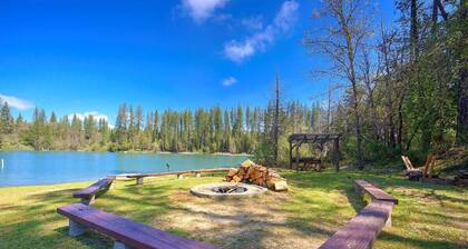 Lakefront Lodge w/Dock, Wood Fireplace, Kayaks & Modern Kitchen
