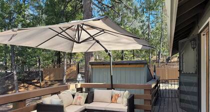 Cedar Ridge Forest Retreat • Fireplace • Huge Deck • Near Yosemite • Game Room