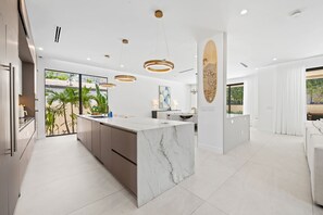 Interior - Las Olas, Holiday Park & beach at your door! (Fort Lauderdale)