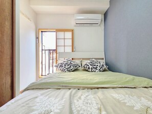 Unclassified image, 5 of 30, button