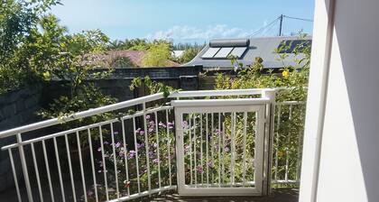 Charming room in St Philippe, between the sea and the mountains, close to the GRR2 footpaths.