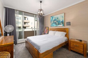 1 bedroom, desk, iron/ironing board, WiFi - Spacious 1 Bed Near Manly Beach (Manly)