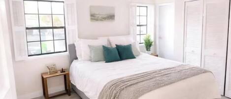 4 bedrooms, iron/ironing board, WiFi, bed sheets