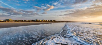 Covered Balcony, Steps to Beach Boardwalk, Dog Friendly, Serene Woodland Views & Coastal Calm