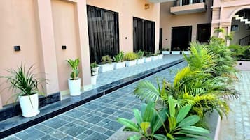 تفاصيل الفندق من الخارج