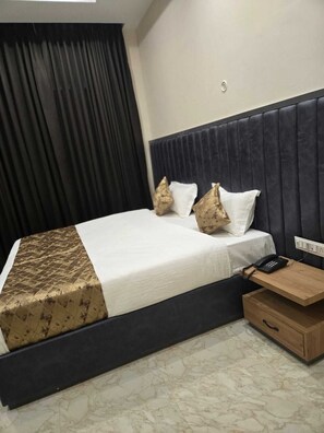 Unclassified image, 2 of 31, button - RN Hotel And Lawn (Tarabganj)