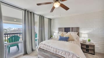 Una scrivania, ferro/asse da stiro, culla da viaggio, Wi-Fi