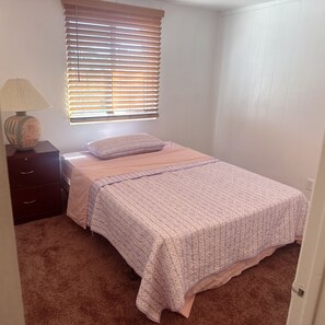 2 bedrooms, bed sheets - 2-bedroom townhome in beautiful East Tucson with AC comfort and affordability (Tucson)