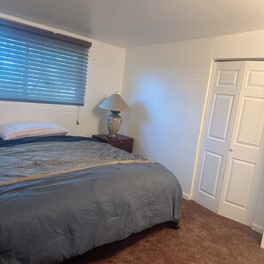 2 bedrooms, bed sheets - 2-bedroom townhome in beautiful East Tucson with AC comfort and affordability (Tucson)