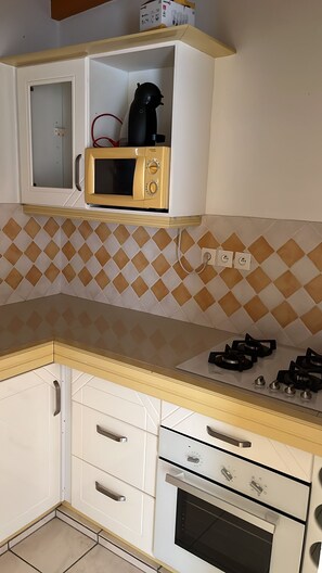 صورة غير مصنفة، 3 من 16، زرّ