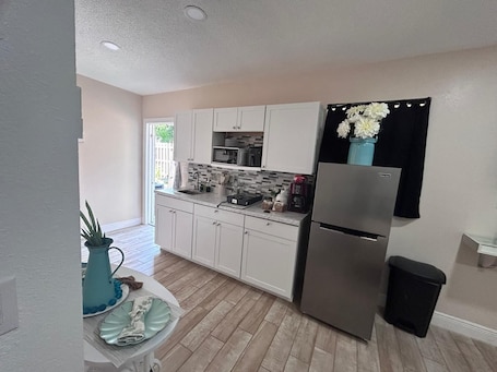 Private kitchen. Charming 1-bedroom house in Casselberry