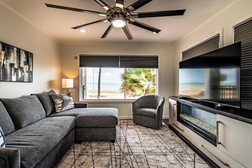 Coastal Paradise Beachfront House with Private Pool & Stunning Views!