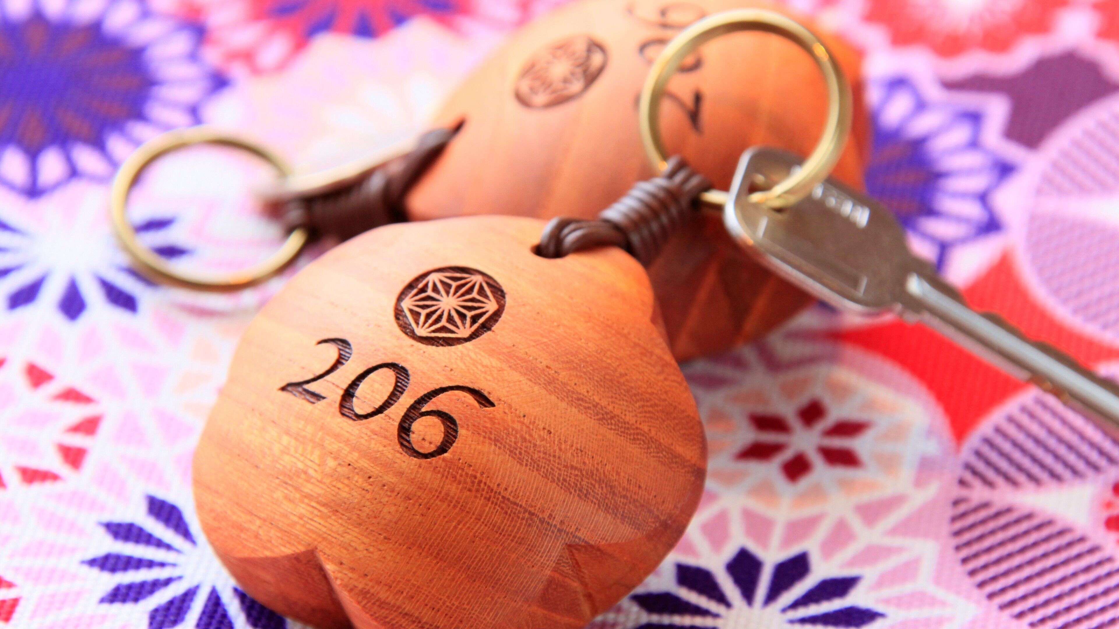 A keychain with the number 206 and a geometric design.