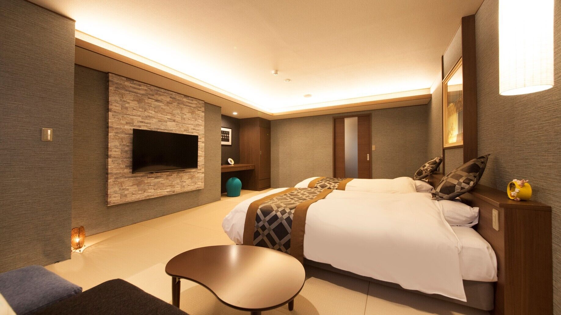 ตู้นิรภัยในห้องพัก, ผ้าม่านกันแสง, Wi-Fi ฟรี