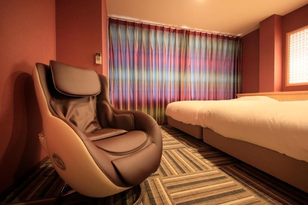 Caja de seguridad en la habitación, cortinas blackout y wifi gratis 