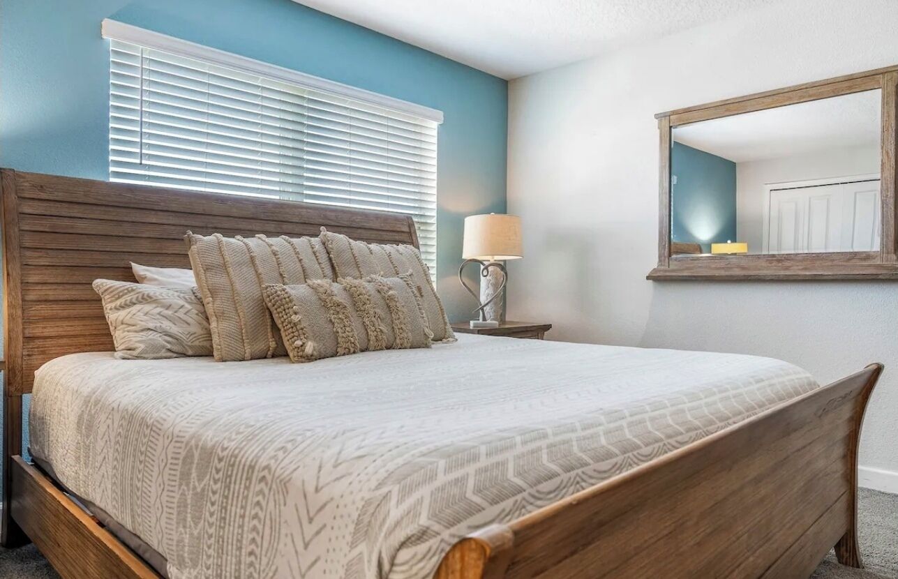 4 habitaciones, tabla de planchar con plancha, wifi y ropa de cama 