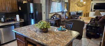 4BR Tulsa Base Camp  Ideal for Work Teams, Events & Group Stays