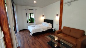 Standard Room | Free WiFi - Forrest Lodge, Cafe & Wisata Berkuda (Ulesari)