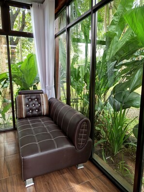 Deluxe Room | Interior - Forrest Lodge, Cafe & Wisata Berkuda (Ulesari)