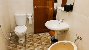 Deluxe Room | Bathroom