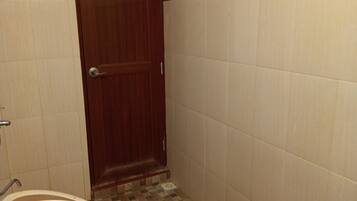 Deluxe Room | Bathroom