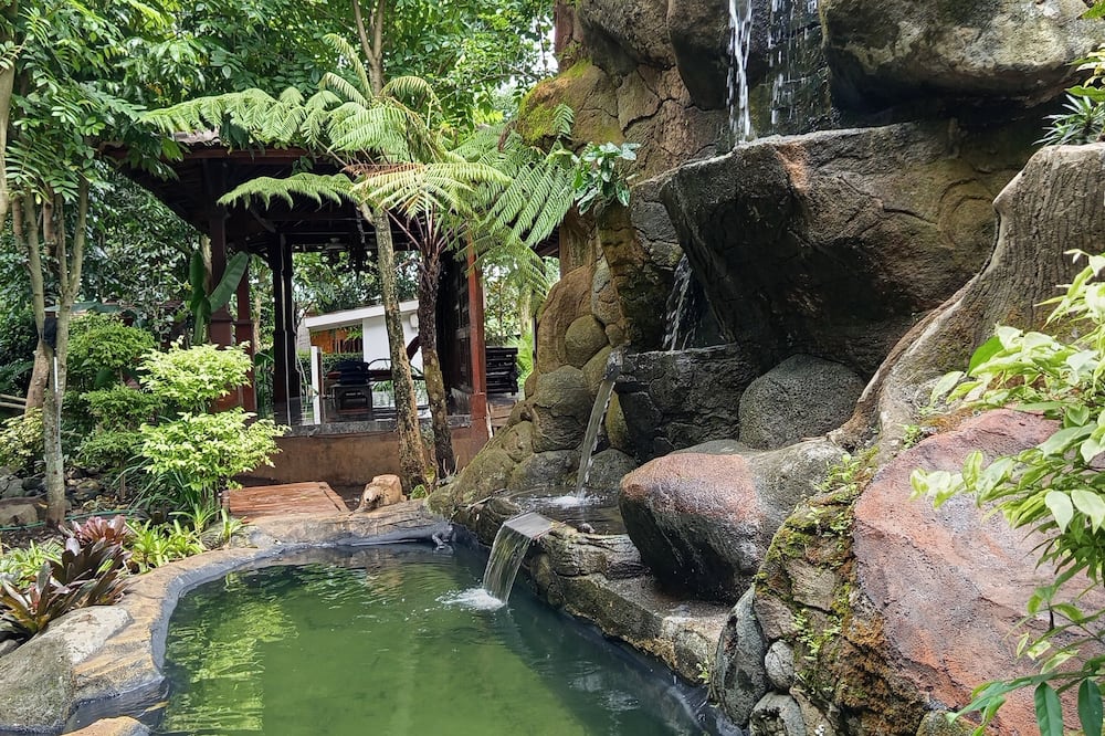 Forrest Lodge, Cafe & Wisata Berkuda
