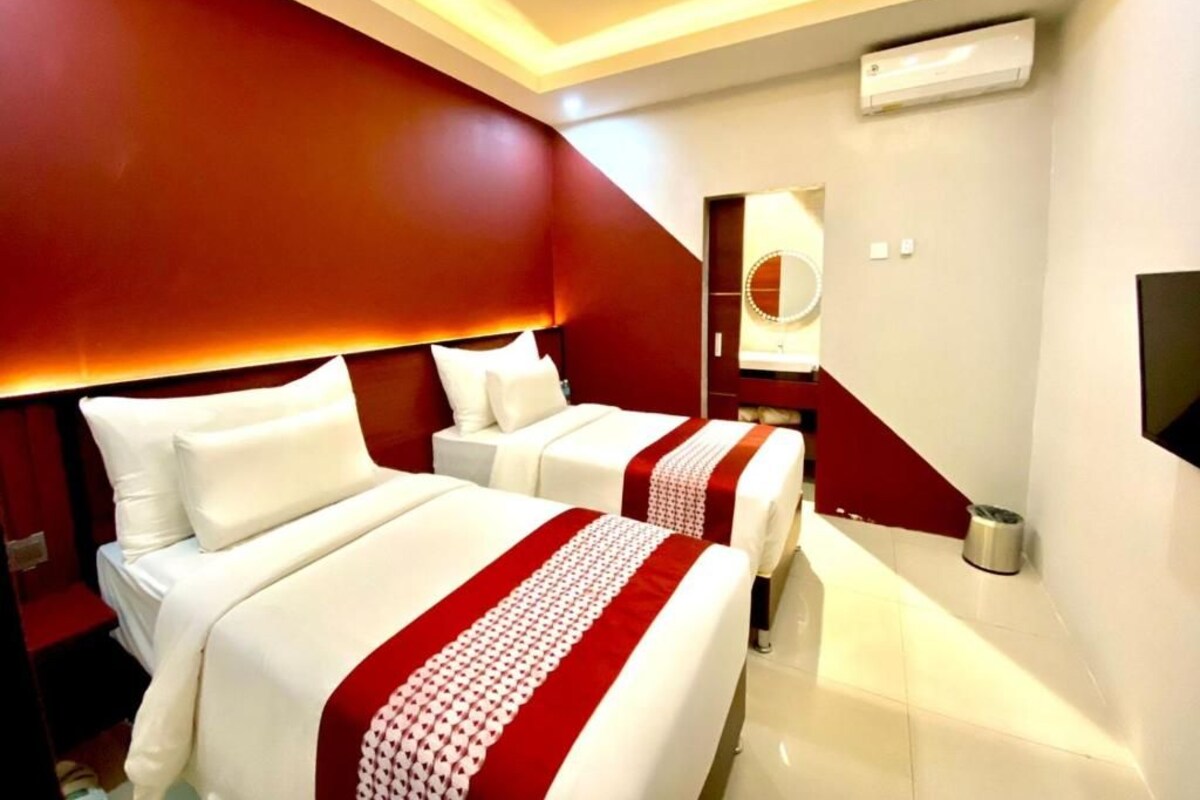 Minibar, in-room safe, iron/ironing board (on request), free WiFi
