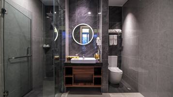 Suite júnior, vistes a la muntanya | Bany | Articles de tocador gratuïts, assecador de cabells i sabatilles