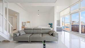1 bedroom, free WiFi - Gyeongju Sea View Pool Villa (Gyeongju)