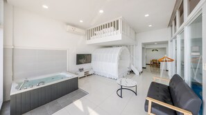 1 bedroom, free WiFi - Gyeongju Sea View Pool Villa (Gyeongju)