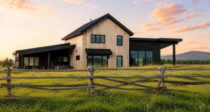 Teton Homestead: Family Retreat w/ Hot Tub