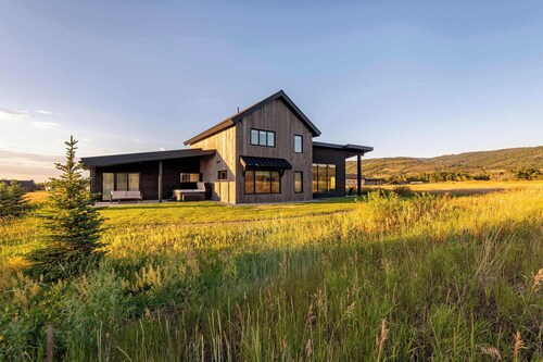 Teton Homestead: Family Retreat w/ Hot Tub