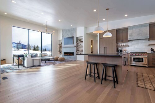 Teton Homestead: Family Retreat w/ Hot Tub