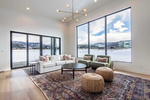 TV, fireplace, offices